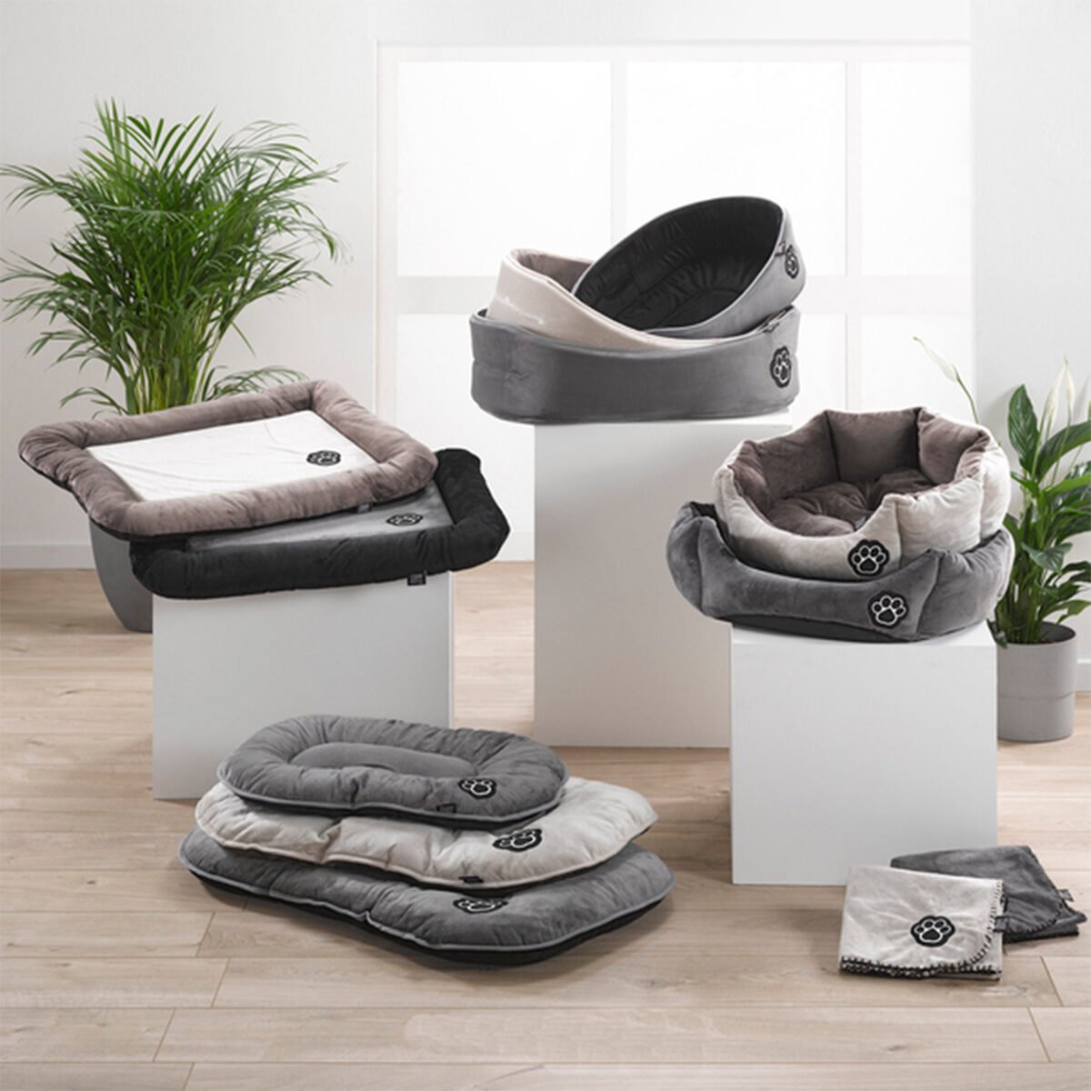 Cream oval basket, ultra soft to the touch in polyester and foam for animals Love Story